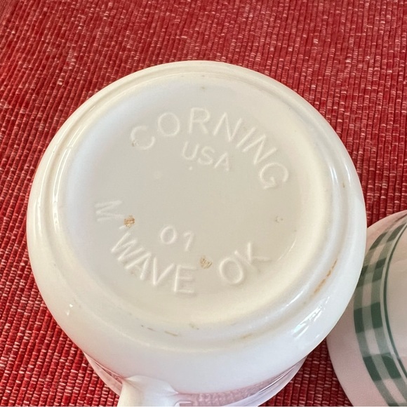 Set of 2 Vintage Corning Ware Coffee Mugs Green Gingham Checked Print - Picture 9 of 9